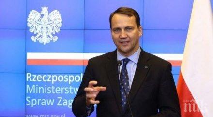 daily mail полският външен министър обърна дейвид камерън