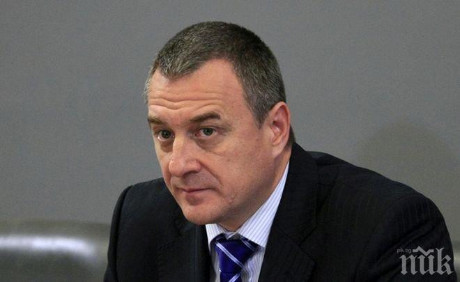 Цветлин Йовчев: Конфликтът Пеевски-Василев се превръща във водевил, но той деформира политическото пространство