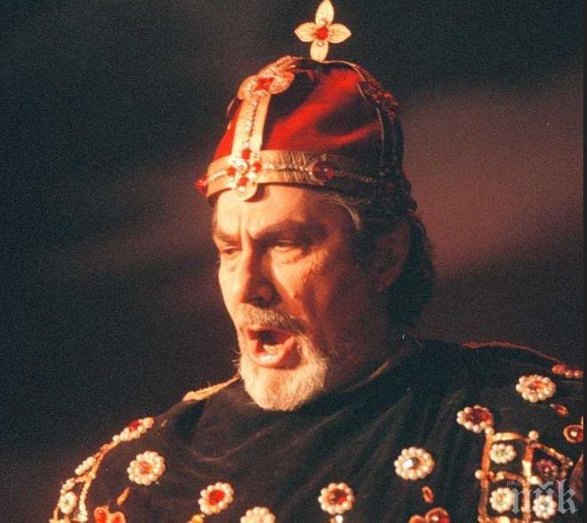 Отец Тихон отслужва панихидата в памет на Гюзелев
