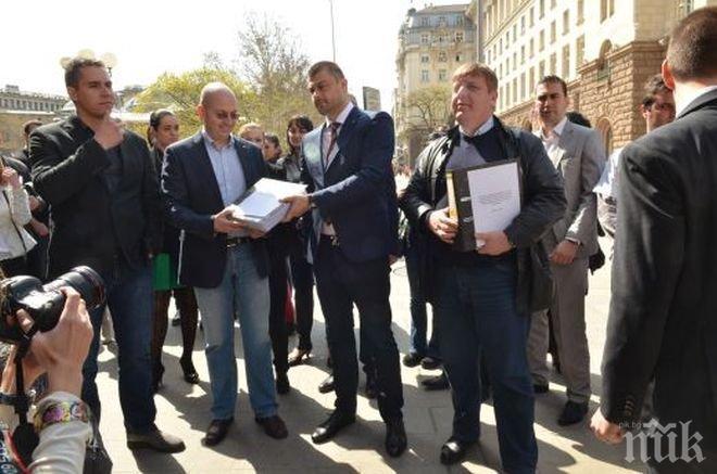 Ортаци на Бареков: В тази ситуация къде е президентът?