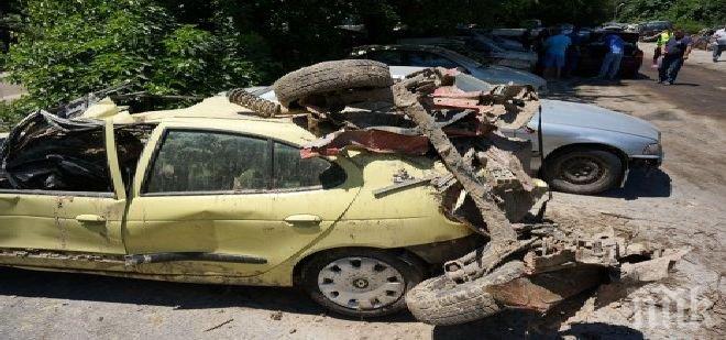 Паркинги в Аспарухово се превърнаха в автоморги (снимки)