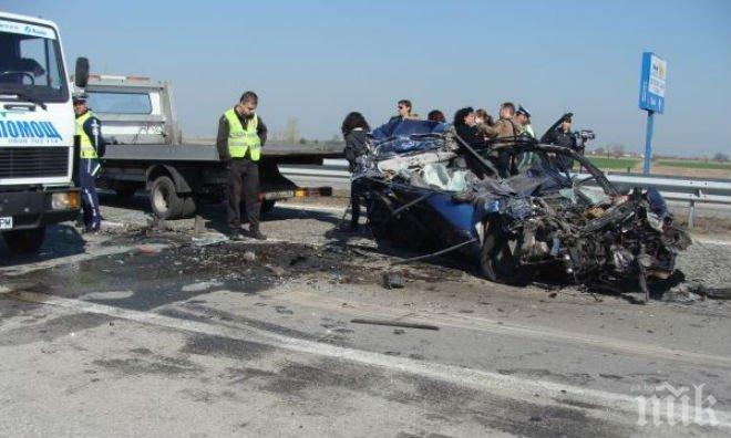 Ад на Тракия край Карнобат! Ауди помете спрял камион, трима загинаха, дете е ранено