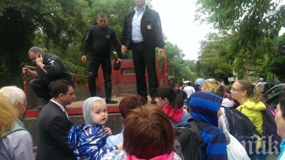 Германец разказа за кошмара в Албена пред Билд: Навсякъде имаше плаващи автомобили (снимки)