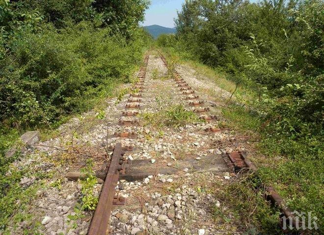 Неизвестни взривиха железопътните релси край Луганск