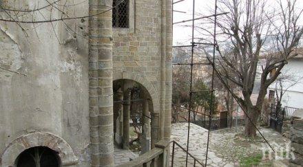 ремонтират църкви пострадали труса перник