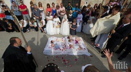 дяволи прескачат бебета испания снимки