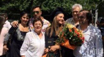 хубавото наде коцето дипломира красавицата вече юрист