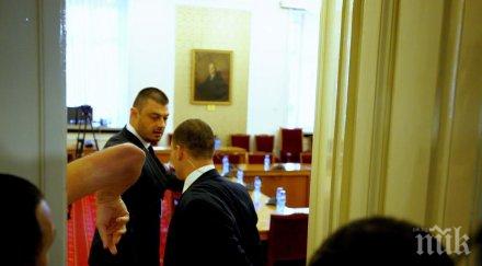 парламента става горещо бареков влезе гръм трясък консултациите беновска проби кордона обновена