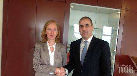 цветанов разговаря емили хабер