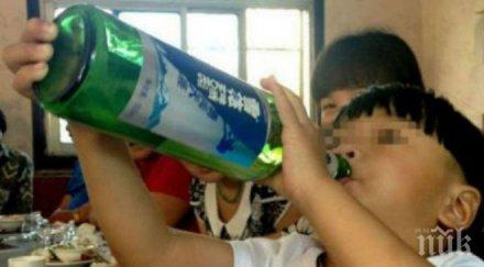 годишен изпива бутилка бира минути снимки