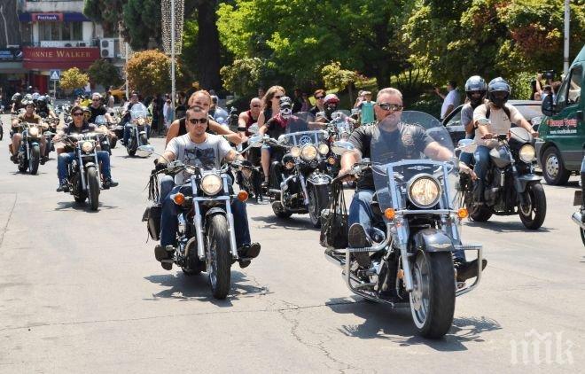 Мотористи събират пари за наводнен манастир
