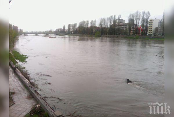 Силно разложен труп откриха в река Марица