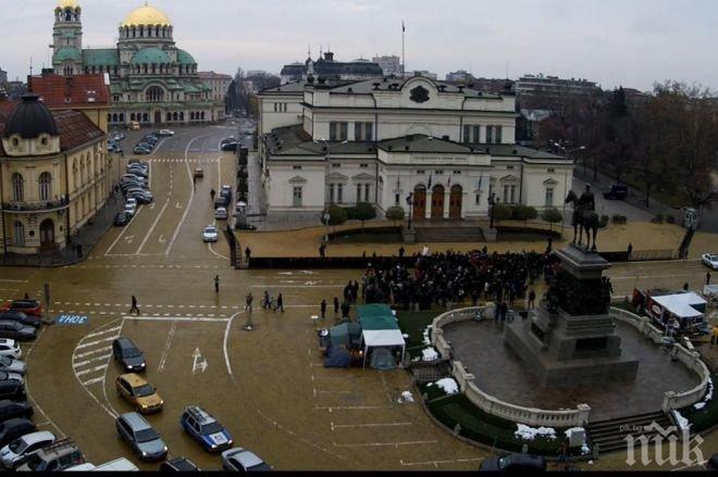 МВР: Няма бомба в парламента