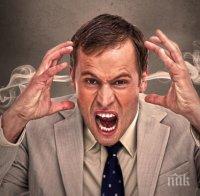 Пешеходецът отвръща на удара! Вижте какво се случи на нагъл шофьор във Варна (снимки)