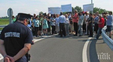 депутати бсп взеха участие протеста дунав мост снимки