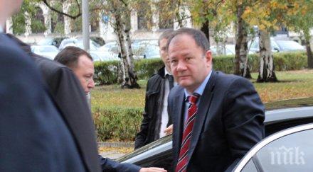 миков кажа нищо следват консултации