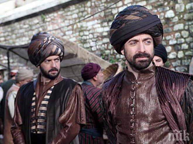 Звездите от турските сериали масово летуват зад граница
