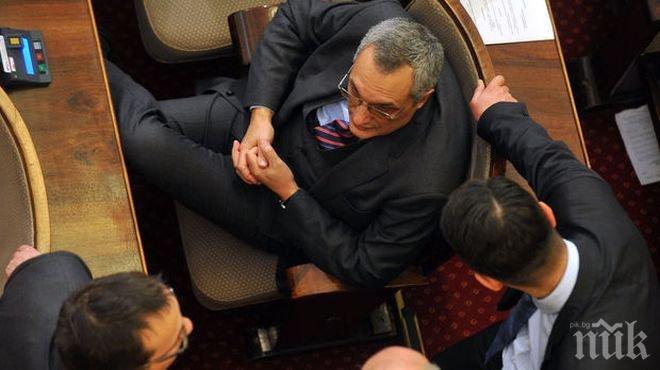 Мозъкът на бандитската приватизация Иван Костов пробва да се домогне до властта! Командира бленува реванш, протяга ръка към премиерското кресло