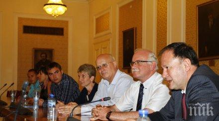 миков нса подкрепяме криво разбраното либерално тържество частната собственост