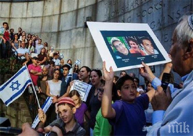 Израел удря “Хамас” заради убитите младежи