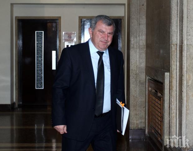 Министър Греков пред ПИК за атаката от Николов: Не съм го притискал! Нямам семейна фирма! Ръководителите на ДФ Земеделие необосновано бавят плащания към множество производители и общини!