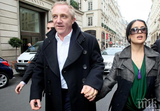 Съпругът на Салма Хайек също пристигна в София
