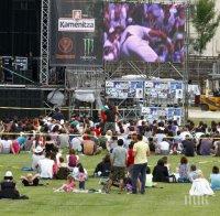 София аплодира Гришо на стадион 