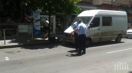 микробус помете пешеходец метри полицията софия снимки