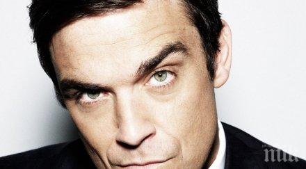 роби уилямс счупи ръка своя почитателка