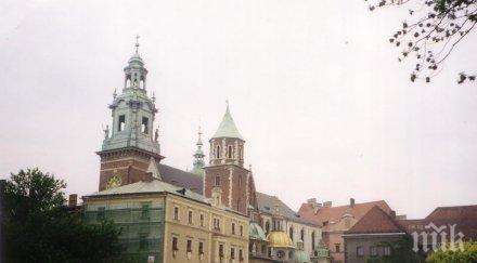 подаден сигнал заложена бомба вавелския кралски замък краков