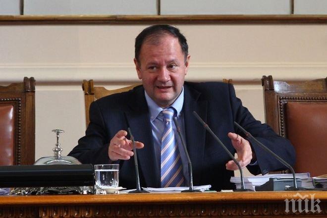 Скандално разкритие на ПИК! Миков назначава десетки чиновници в 12 без 5, сервитьорки стават главни специалисти