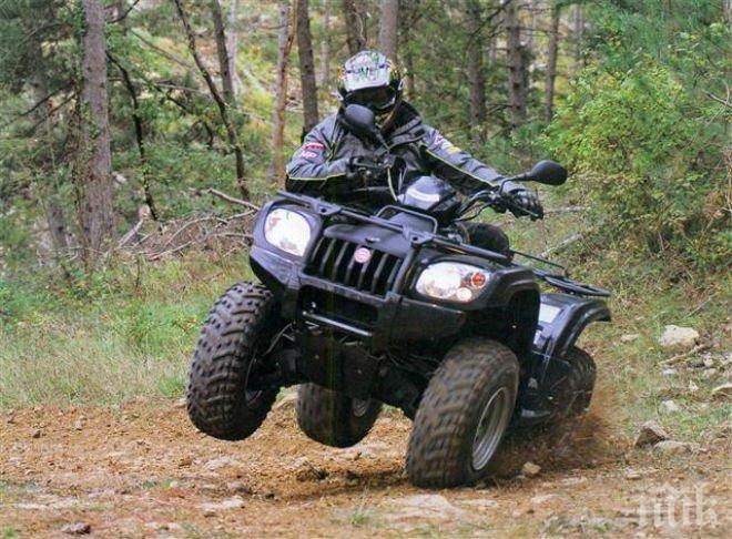 12-годишен помете с кола 13-годишен с АТВ 