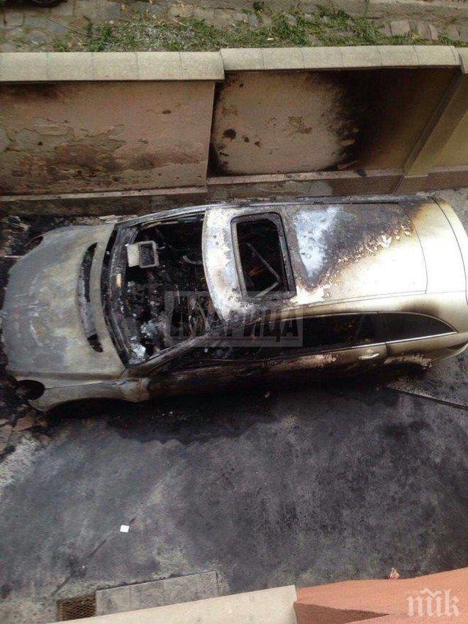Изпепелиха джипа на враг на Коко Динев (снимка)