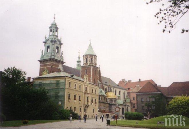 Подаден е сигнал за заложена бомба във Вавелския кралски замък в Краков