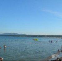 Къпането на Офицерския плаж остава забранено