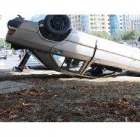 Тежка катастрофа край Търговище, кола се обърна по таван