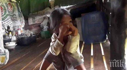 нечувана жестокост момиченце две години верига куче