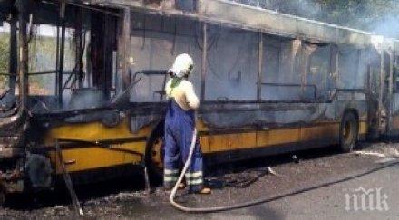 автобус горя китай повече души ранени