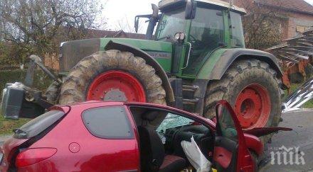 четирима ранени сблъсък бмв трактор