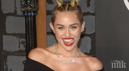 майли сайръс направи нова татуировка посвети кучето снимки