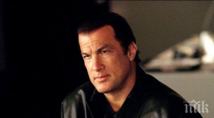 ексклузивно куфарите стивън сегал изчезнали време полет екшън героят бесен лимузините диневи напразно чакат