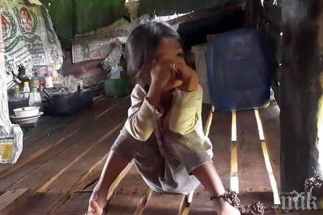 Нечувана жестокост! Момиченце живее две години на верига като куче
