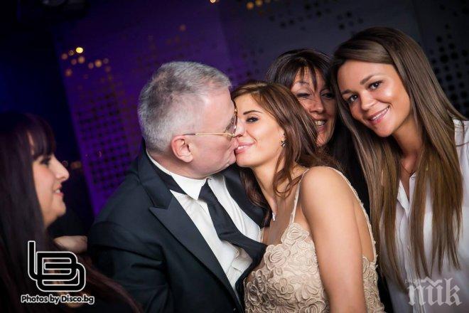 Ицо 100-те манекенки: Който се е надявал да ходи на сватба, може да го поканим на разваляне на годеж