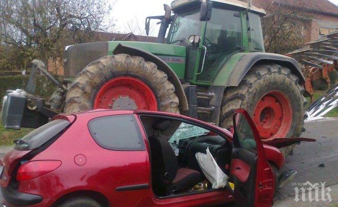 Четирима ранени при сблъсък между БМВ и трактор 