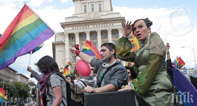 Атака обсади Апостола - ще го пази от гей парада