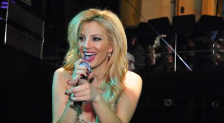 емилия отказа американци