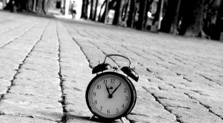 местим стрелките час назад