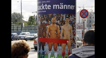 голи мъжки тела възмутиха виена