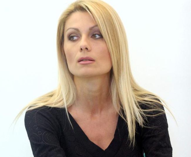 Луд скандал! Венета Райкова и Мая се хванаха за косите