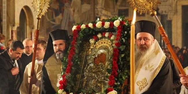 Хиляди посрещнаха чудотворна икона